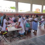 Artesanas y artesanos registran sus piezas en el XVI Concurso Regional de Arte Popular, Textiles y Alfarería, de la Costa Chica