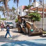 Evelyn Salgado gobernadora del estado supervisa limpieza en la playa Bonfil.