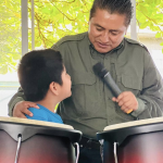 Entrega Gilberto Solano instrumentos a niñas y niños que conformarán la banda filarmónica de Tlapa.