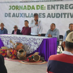Entrega de aparatos auxiliares auditivos en beneficio de la población que enfrenta algún problema o discapacidad auditiva.