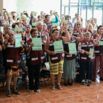 Se cumple con el Programa «Lazos Migrantes»; reciben 75 adultos mayores visas para reunirse con sus familiares en Estados Unidos.