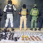 FGEGuerrero, Policía Estatal, Ejército Mexicano y Guardia Nacional, aseguraron diversas armas largas, equipo táctico, más de 2,000 cartuchos útiles y recuperaron vehículos con reporte de robo en Teloloapan.