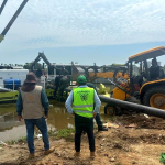 Trabajan Gobierno del Estado, Marina y Conagua para desalojar inundación en Plan de Los Amates, Acapulco
