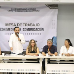 Mejorar la relación con los medios de comunicación porque coadyuvan de gran manera a que la sociedad esté enterada del acontecer legislativo.