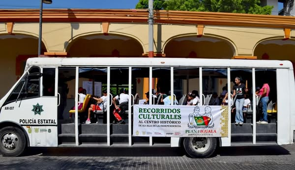 Niñez igualteca disfruta recorridos en el camión La Tamarinda en la Jornada Cultural Plan de Iguala