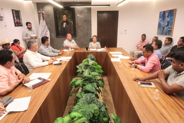 Gobierno de Guerrero mantiene diálogo permanente con transportistas de la región Montaña