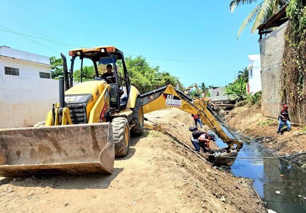 Concluye CAPASEG desazolve preventivo en dos canales críticos de Acapulco