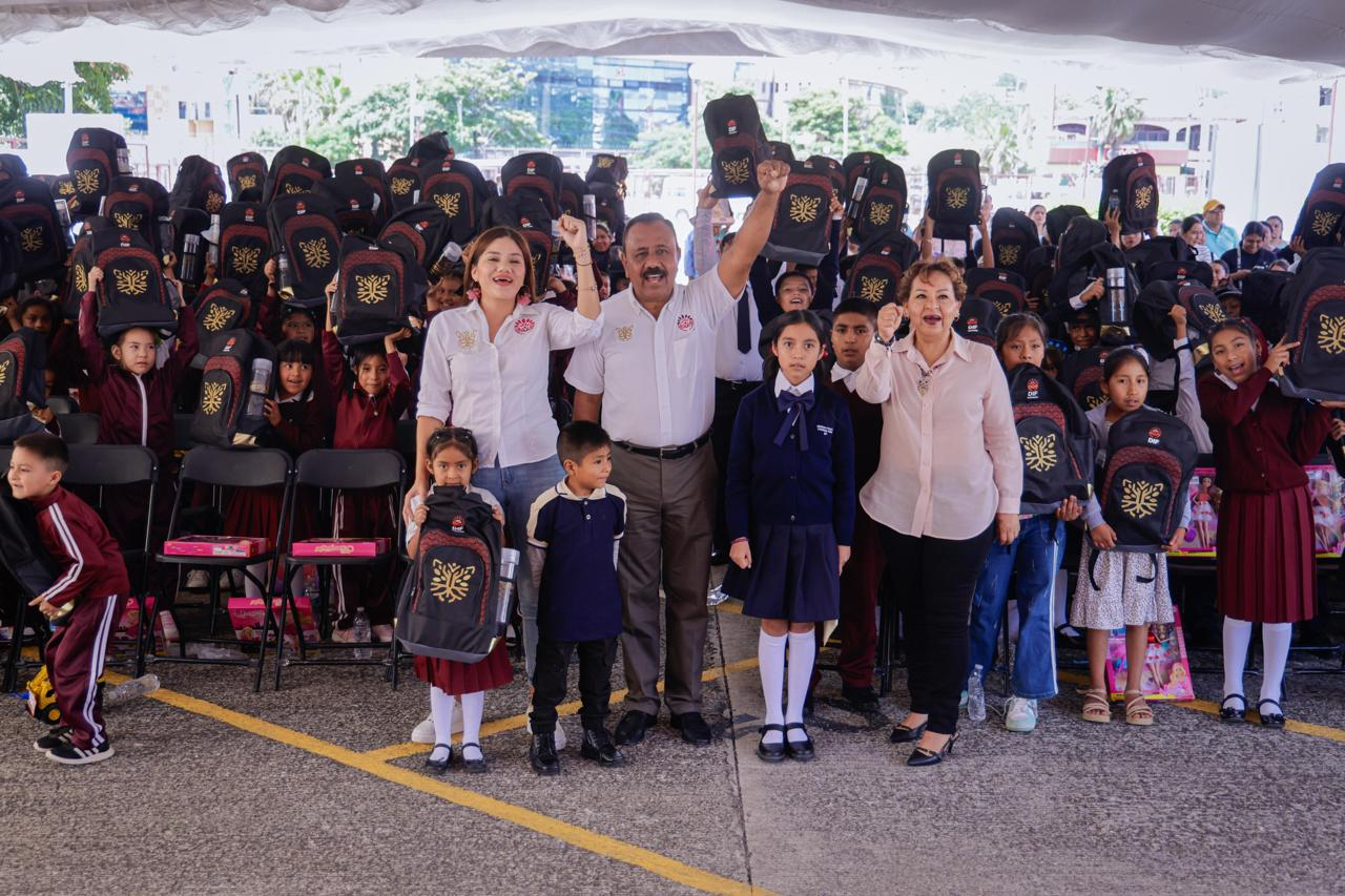 Entrega DIF Guerrero mochilas y útiles escolares con el programa “Educando para Transformar”