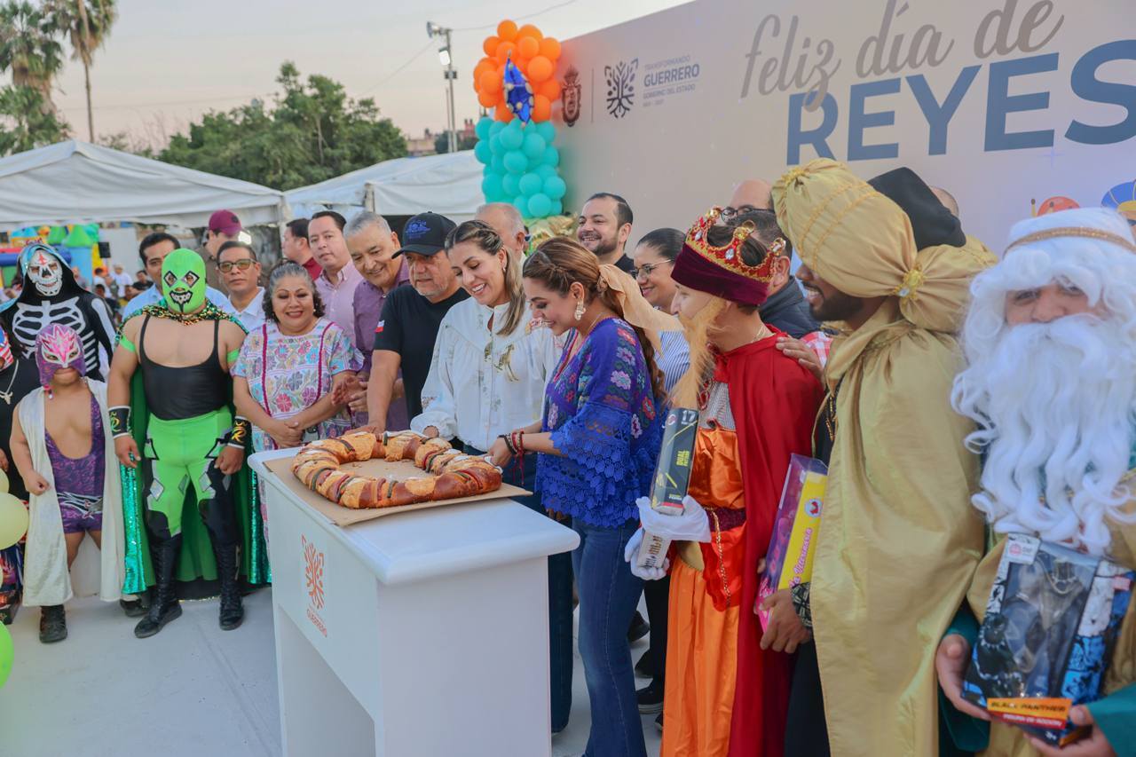 Evelyn Salgado celebra el Día de Reyes con niñas y niños de Chilpancingo